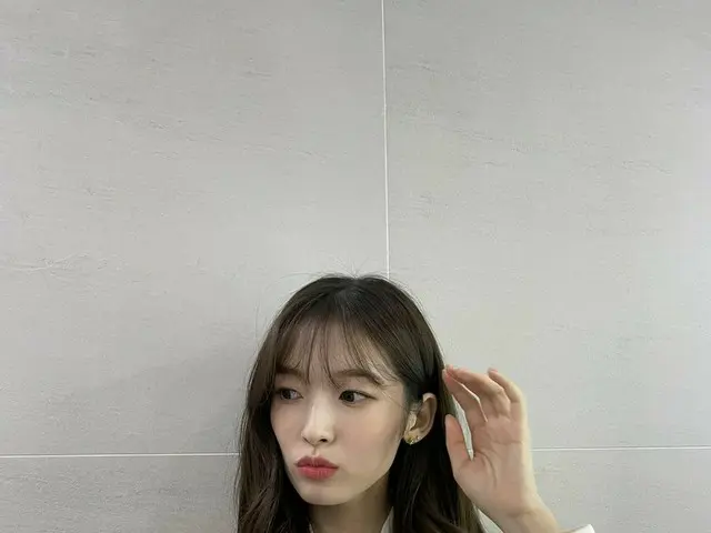 【t公式】OH MY GIRL、[ #OhTimes] 210910 MUSICBANK📸秋をすべて含んだような雰囲気の #リング🍂 #OH MY GIRL