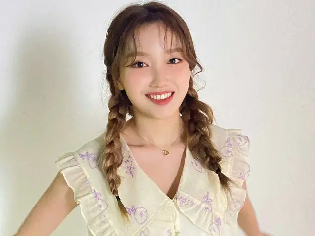 【t公式】今月の少女(Loona)、[ #高原/ #GoWon] Orbitのグラビアよく見ましたか？！この日のおさげ髪は事実イブ姉さんがしてくれたんです😉 