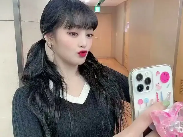 【t公式】(G)I-DLE_、[ #I_NG]ミンニとべったりのYUQI