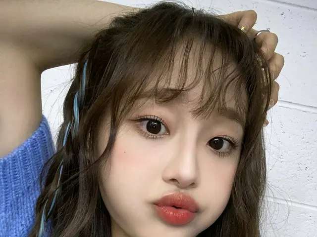 【t公式】今月の少女(Loona)、[ #中央/ #Chuu】ご飯もよく買って食べているだろのでそれなり可愛いですね◜◡◝wwww笑🤍🤍🤍  #今月の少女