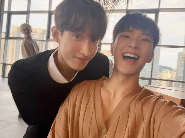 【JT公式】SEVENTEEN、RT pledis_17：[17'S HOSHI】パシャッ〜！