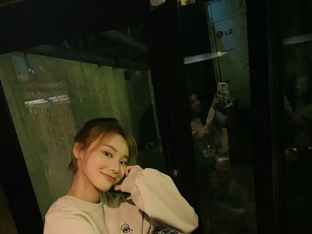 【t公式】今月の少女(Loona)、[ #率直/ #JinSoul]秋夕連休開始です！みんな健康で幸せな時間を送る🤎  #今月の少女(LOONA)#LOONA