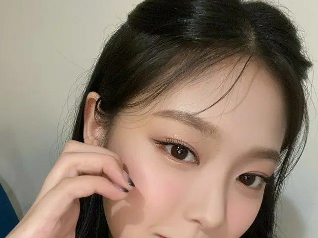 【t公式】今月の少女(Loona)、[ #ヒョンジン/ #HyunJin]私を見たいOrbitのため顔がよく出てきた写真を準備した翁😋  #今月の少女(LOO