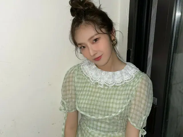 【t公式】今月の少女(Loona)、[ #ハスル/ #HaSeul] Hello！Orbit！写真撮影ビハインドにゼロ少し手遅れ感がITZY万なら....笑💚