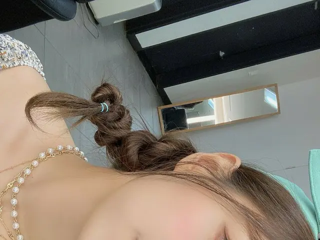 【t公式】今月の少女(Loona)、[ #中央/ #Chuu]ポケットベルの頭ふくれっ面ペジュᆨ🌱 #今月の少女(LOONA)#LOONA