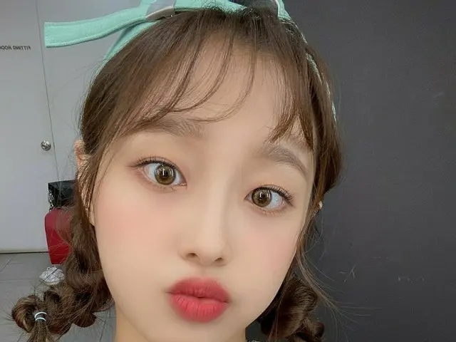 【t公式】今月の少女(Loona)、[ #中央/ #Chuu]ポケットベルの頭ふくれっ面ペジュᆨ🌱 #今月の少女(LOONA)#LOONA