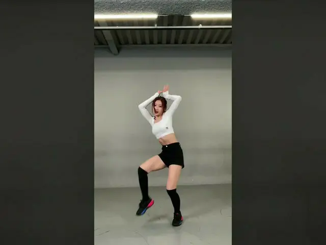 【公式】ITZY、 #ITZY #LOCOChallenge #KittyDance #ゴニャンイダンス#CHAERYEONG #チェリョン#CRAZYINLO