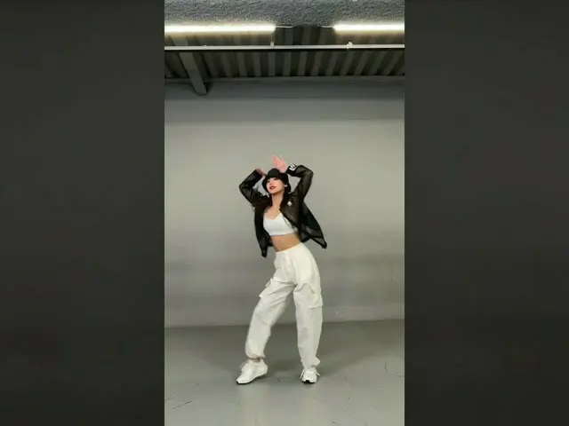 【公式】ITZY、 #ITZY #LOCOChallenge #KittyDance #ゴニャンイダンス#YEJI #イェジ#CRAZYINLOVE #LOCO