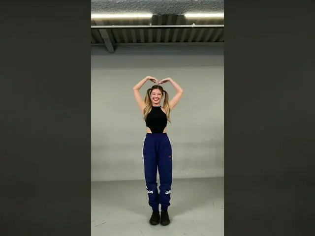 【公式】ITZY、 #ITZY #LOCOChallenge #KittyDance #ゴニャンイダンス#LIA #リア#CRAZYINLOVE #LOCO #