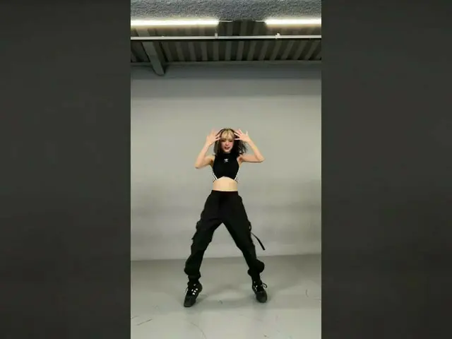 【公式】ITZY、 #ITZY #LOCOChallenge #CrownDance #クラウンダンス#RYUJIN #リュジン#CRAZYINLOVE #LO