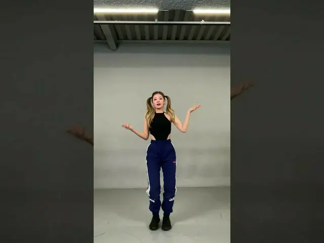 【公式】ITZY、 #ITZY #LOCOChallenge #CrownDance #クラウンダンス#LIA #リア#CRAZYINLOVE #LOCO #s