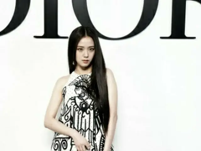 BLACKPINK ジス、フランス・パリで開催された「Dior 2022 SSコレクション」に出席