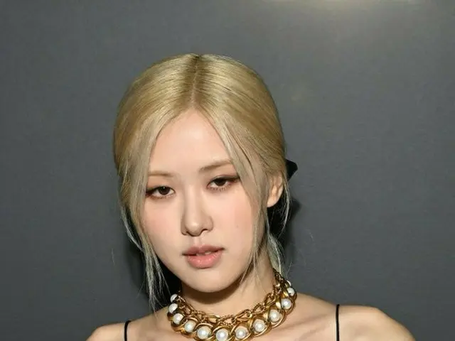 BLACKPINK ロゼ、サンローランのコレクションに出席