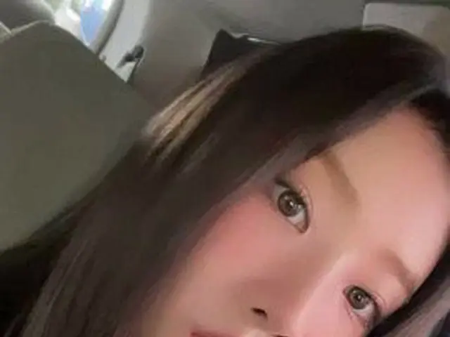 【t公式】今月の少女(Loona)、[ #金立/ #KimLip]金立頭でも黒頭が出てきたんです😉でもまだ眉毛は明るさ #今月の少女(LOONA)#LOONA