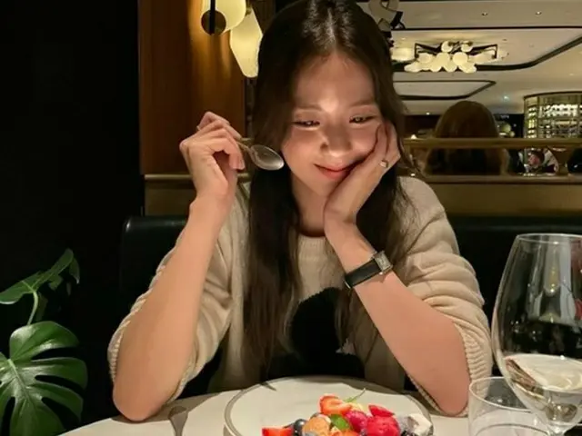 BLACKPINK ジェニ＆ジス、パリを楽しむ姿が話題