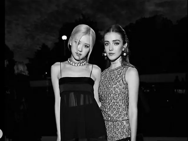 BLACKPINK ロゼ、女優タリア・ライダーとの写真を公開