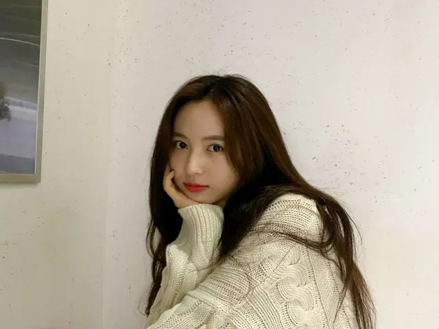 【t公式】Cherry Bullet、[#JIWON]ニットを着たジウォン