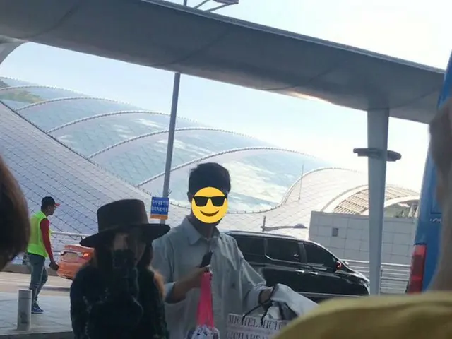 2NE1 出身Dara、あまり寝れずに出国中。