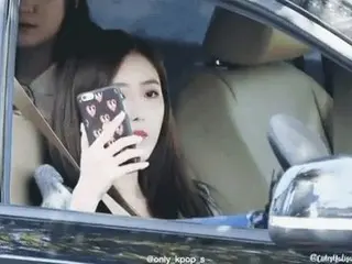 GFRIEND シンビ、「足振り」挨拶が韓国で大論争
