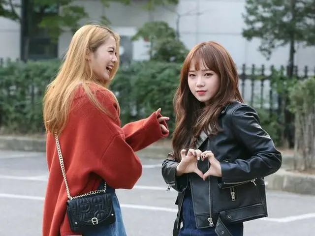 Weki Meki、出勤の儀式？。