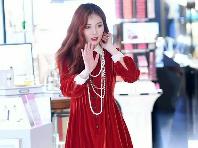4Minute 出身ヒョナ、コスメブランドのフォトコールに出席。