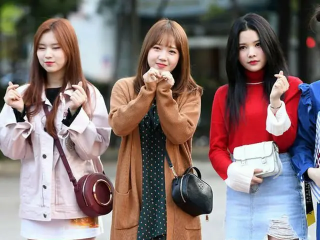 Weki Meki、出勤中。