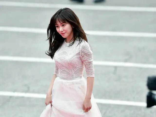 AOA ミナ、2017 Korea Drama Awardsのレッドカーペットに登場。