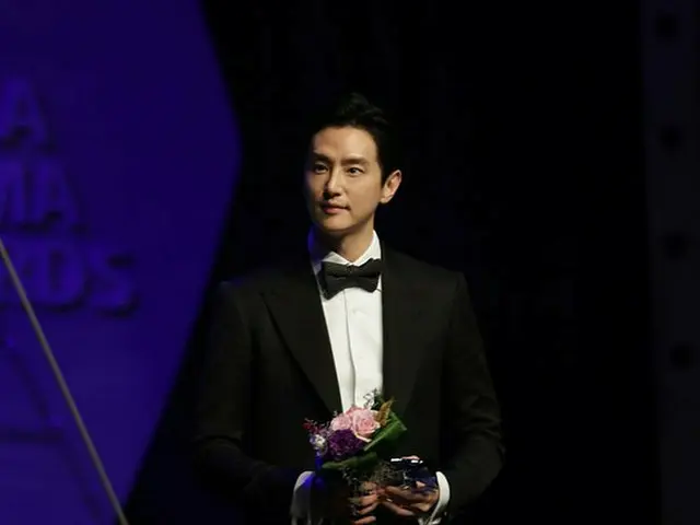 俳優クォン・ユル、2017 Korea Drama Awardsで最優秀演技賞を受賞。