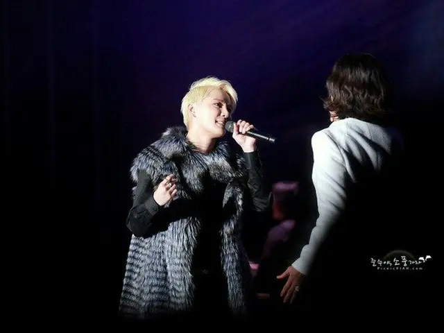 JYJ ジュンス、2012年大晦日の公演で実母のユン・ヨンミ氏と2人で「ガチョウの夢」を歌った時のコメント。