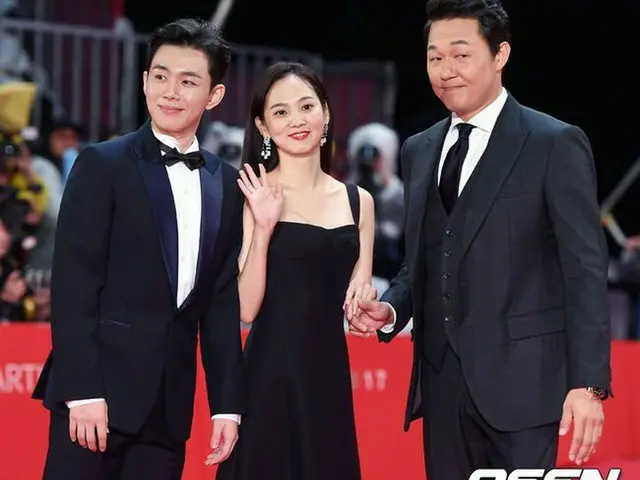 俳優オ・スンフン、女優ユン・スンア、俳優パク・ソンウン、一緒に「第22回釜山国際映画祭」レッドカーペットに登場。