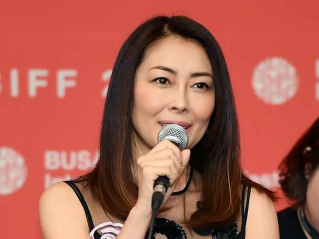 中山美穂、釜山(プサン)で記者会見。
