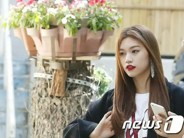 Weki Meki リナ・ルーシー・ドヨン、ファッションブランド「R.SHEMISTE」のイベントに出席。