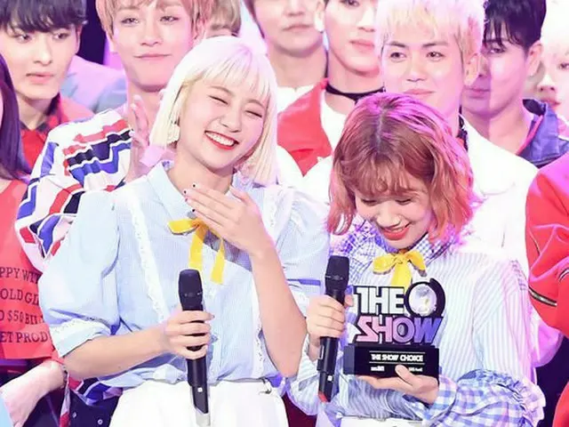赤いほっぺの思春期、SBS「The Show」で音楽番組初めての1位。