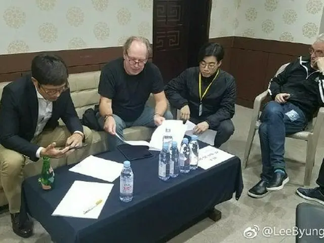 俳優イ・ビョンホン、ハンスジマーのコンサートに参加。
