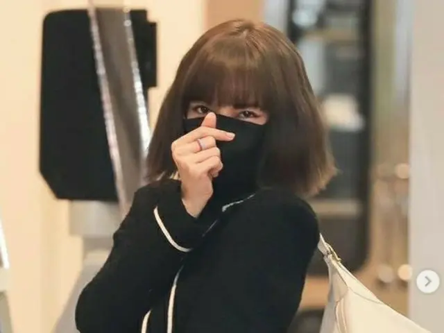 「BLACKPINK」の一部ファン、ブルガリアンバサダーのLISAだけパリでのファッションウィークに不参加だったため所属事務所YGエンターテインメントに対するボ