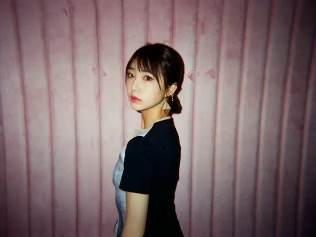 【t公式】今月の少女(Loona)、[ #余震/ #YeoJin]タイトル：姉が撮ってくれた私と私が撮った花(花が綺麗に咲いているのを見て🧡Orbit🧡考え