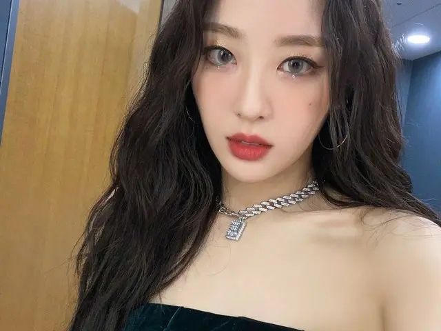 【t公式】今月の少女(Loona)、[ #イブ/ #Yves]こんにちはOrbit！しばらく前にス右派ウォントゥチームと一緒にイブをボショトナ用？  #今月の少