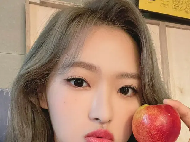 【t公式】今月の少女(Loona)、[ #OliviaHye]ああ、私もフィルムカメラで撮ったwwww wwwwフィルムがない帰りました... ...し🤦♀️
