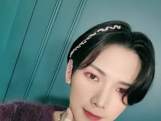 【T公式】ATEEZ、[ #女子商業高校]頭飾る日笑#ATEEZ #ATEEZ