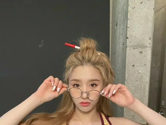 【t公式】今月の少女(Loona)、[ #ヒジン/ #HeeJin]メンコン桜ノットがと書かれて〜  #今月の少女(LOONA)#LOONA