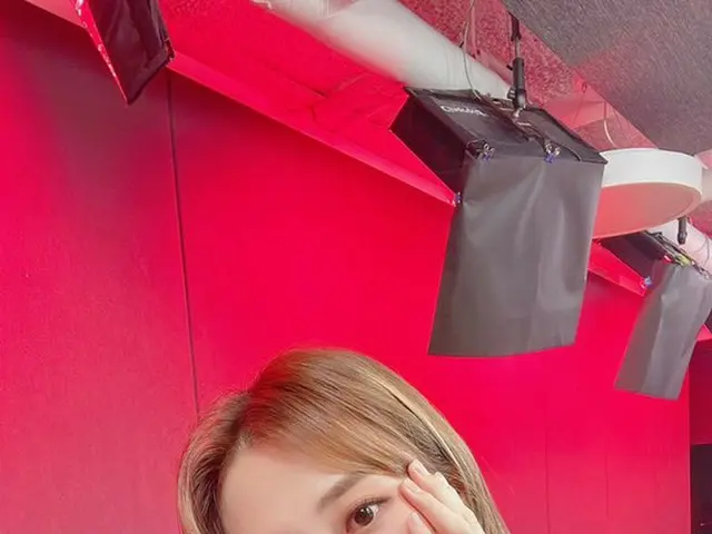 【t公式】MAMAMOO、[ #ムンビョル]私たちムームー皆さんしばらく9時ネイバーナウ」studioドアナイト」本放送を必ず見ており星と暖かい月曜日の夜を過ご