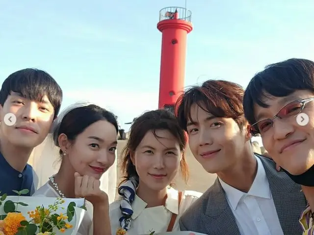 俳優チョ・ハンチョル、「恋しい」というコメントと共にシン・ミナや_キム・ソンホ_ら「海街チャチャチャ」出演者との写真を掲載