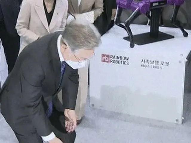 共に民主党のイ・ジェミョン次期大統領選候補、「2021ロボットワールド」でのロボットの扱いが「過激すぎる」と一部で物議に