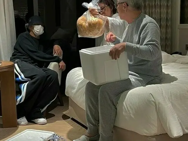 俳優ユ・アイン、両親の姿を初公開