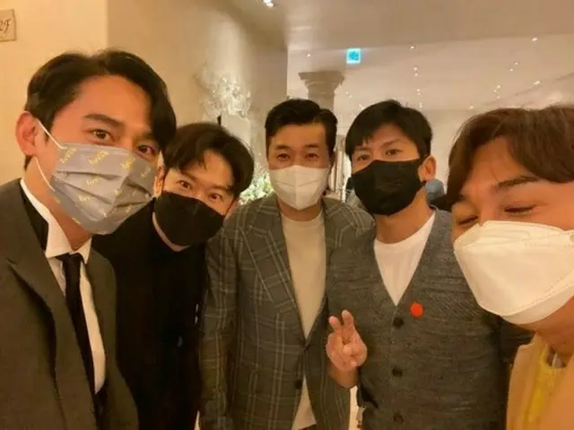 「Sechs Kies」チャン・スウォンの結婚式、キム・サンヒョク、キム・ヒチョル、オ・ジョンヒョク、俳優チュ・ジフンらが出席