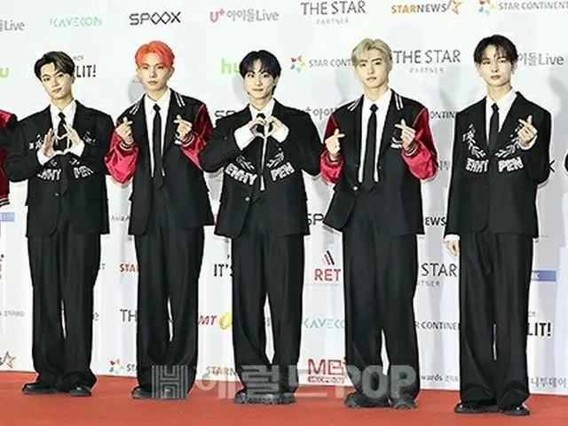 ENHYPEN、「2021 Asia Artist Awards」のレッドカーペットに登場