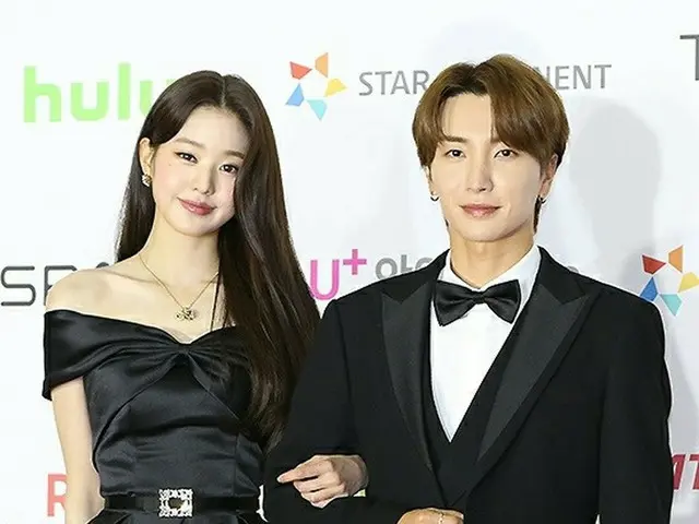 MCを務めるイトゥク(SUPER JUNIOR)＆チャン・ウォニョン (IVE)、「2021 Asia Artist Awards」のレッドカーペットに登場