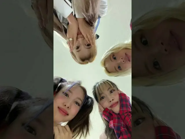 【公式】「TWICE」、TWICE Playing 「Don't look at each other」 Game 👀  