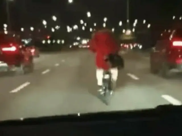 自動車専用道路である韓国・ソウルの江辺北路を自転車に乗って疾走する男性が話題に
