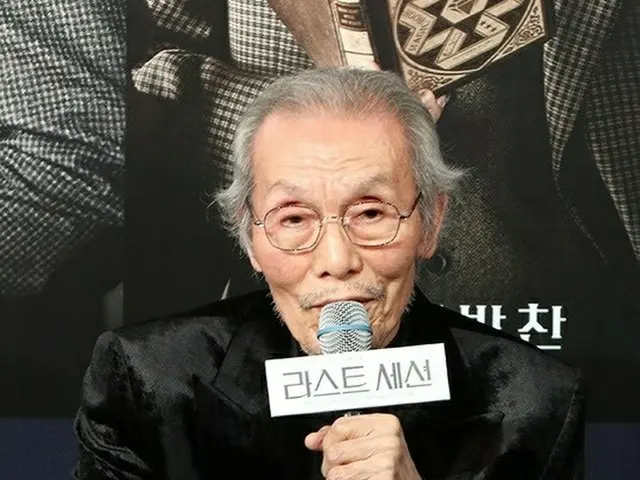 「イカゲーム」俳優オ・ヨンス、演劇「ラストセッション」の記者会見に出席